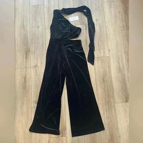Lioness Velvet cutout jumpsuit NWT - Picture 4 of 5